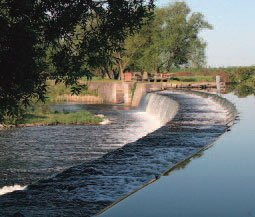 Stone arch dam