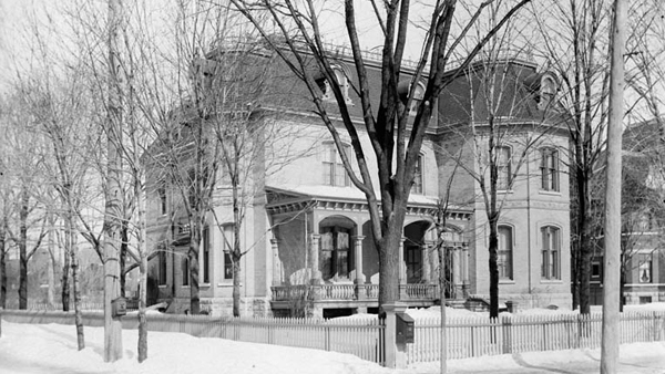 Residence of Sir Wilfrid Laurier, (Laurier Avenue, East) circa 1901