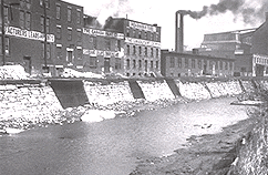 The Saint-Gabriel sector in 1920. The drained canal reveals the factory water intakes.